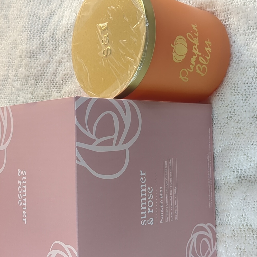 Summer & Rose Pumpkin Bliss Soy Blend Candle, 269g/9.5oz(4"x3"x3.5") - Picture 2 of 16